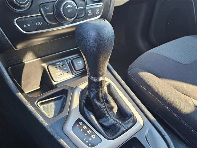 Used 2016 Jeep Cherokee Latitude w/ Comfort & Sound Group image 13