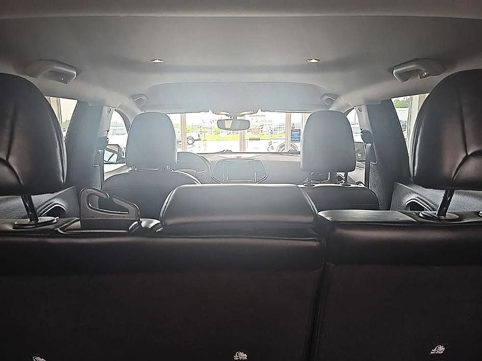 Used 2019 Jeep Cherokee Limited AWD/4WD image 32