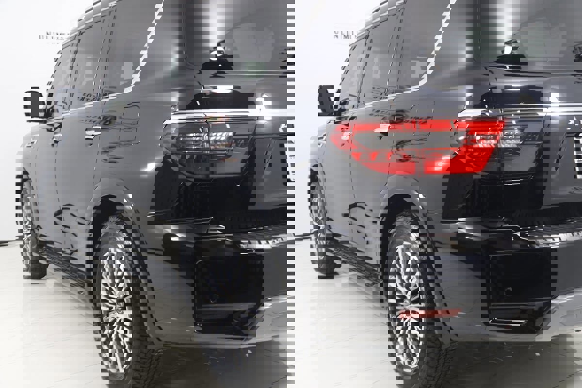 Used 2024 Nissan Armada SL w/ Captain's Chairs Package image 24