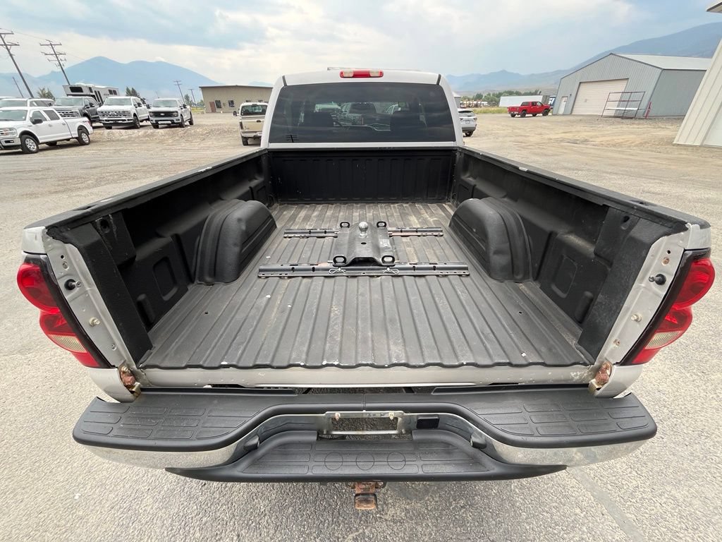 Used 2006 Chevrolet Silverado 2500 LS AWD/4WD image 17