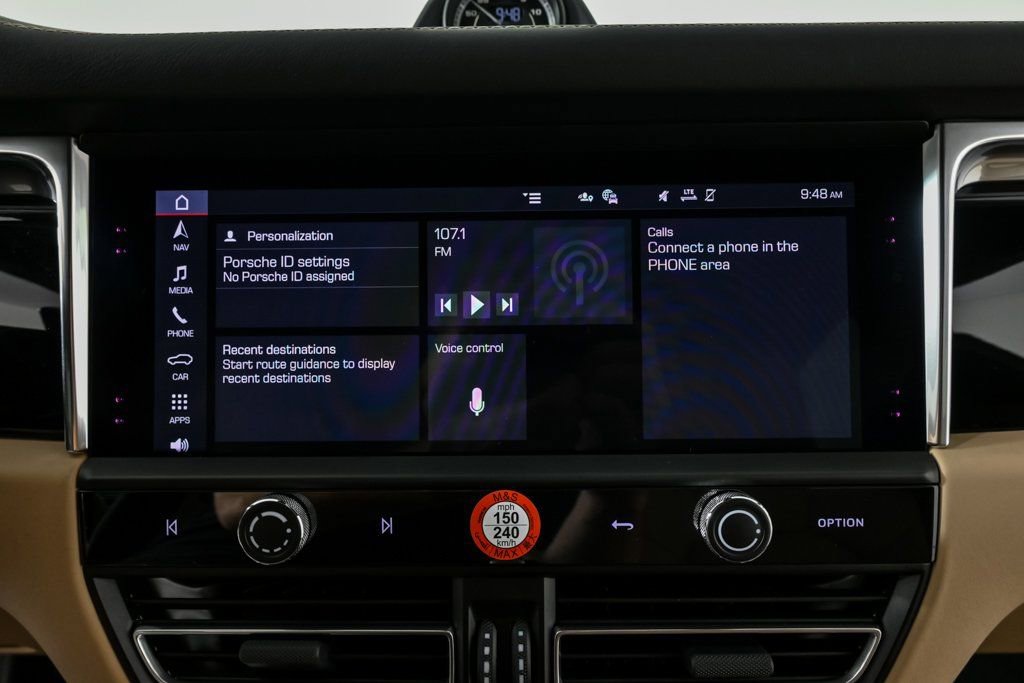 Certified 2025 Porsche Macan image 14
