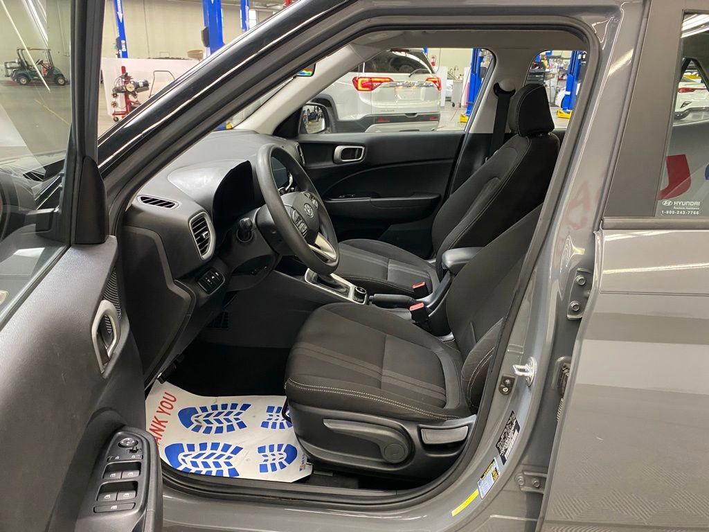 Used 2020 Hyundai Venue SEL image 19