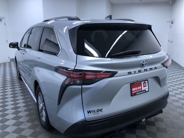 Used 2021 Toyota Sienna XLE image 12