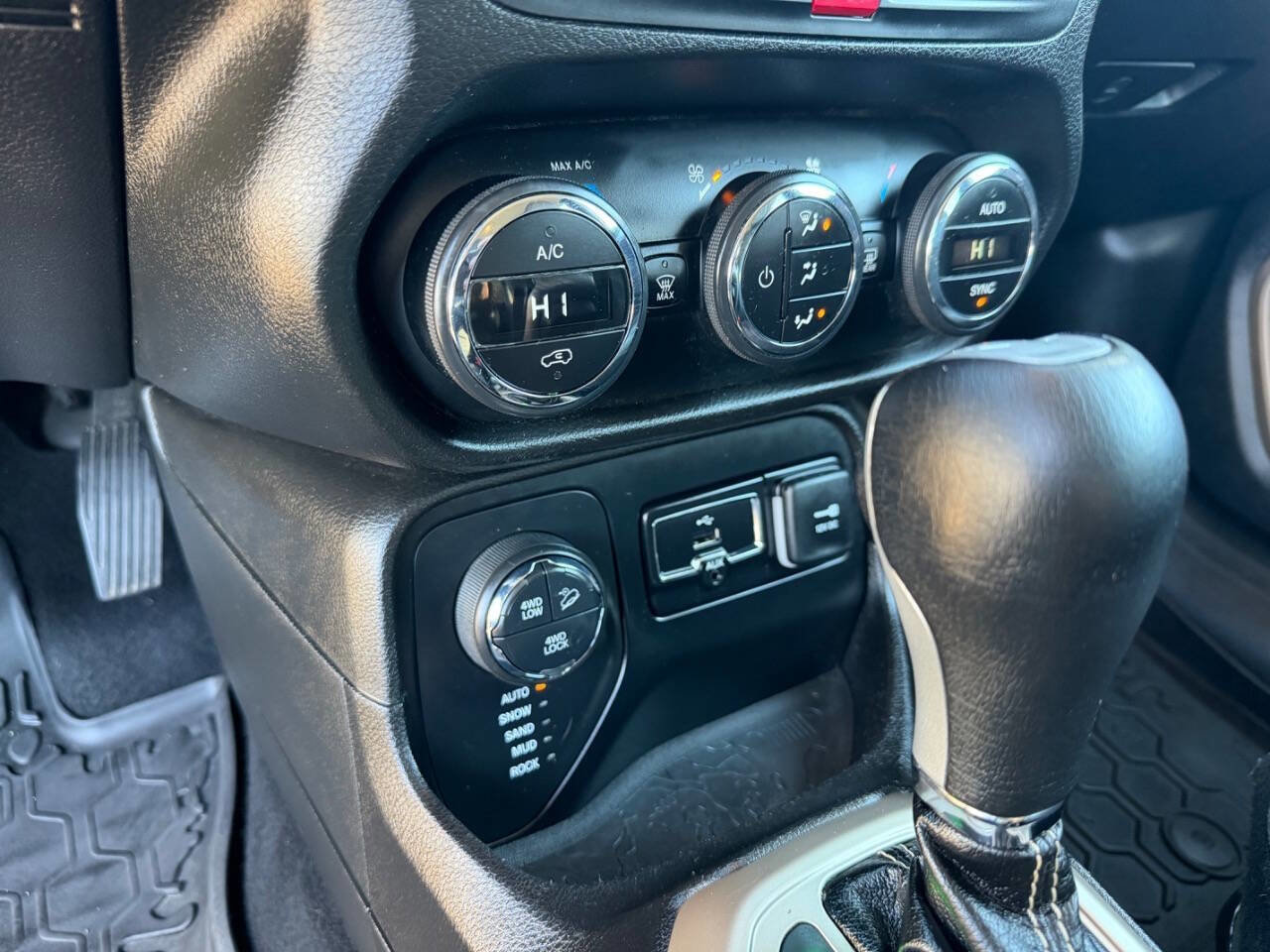 Used 2017 Jeep Renegade Trailhawk image 13