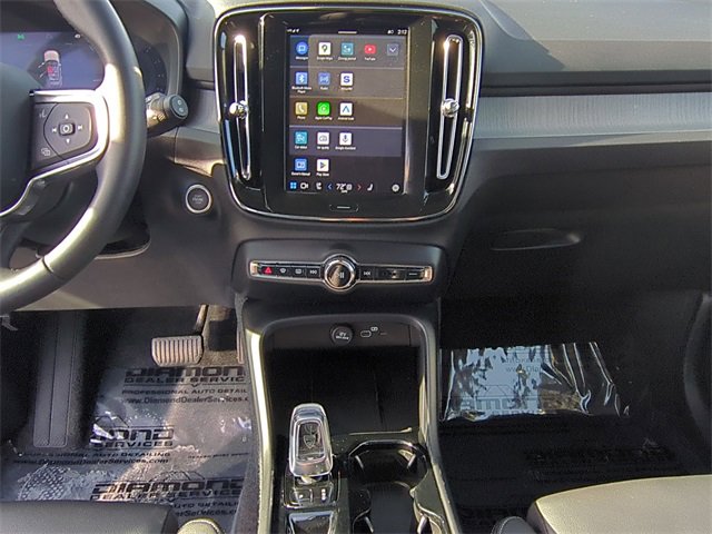 Used 2025 Volvo XC40 B5 Plus image 15