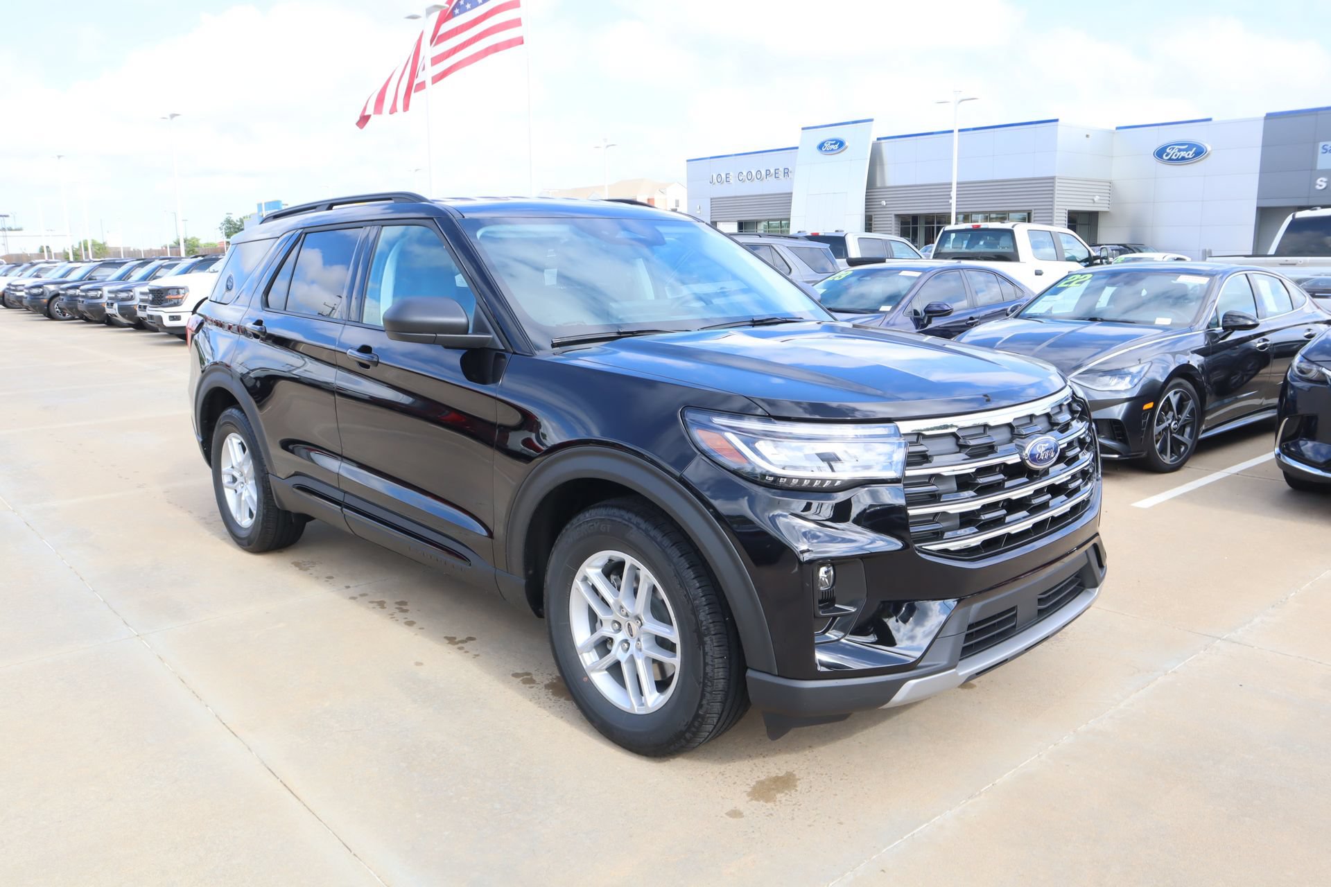 New 2026 Ford Explorer Active w/ Active Comfort Package RWD image 1