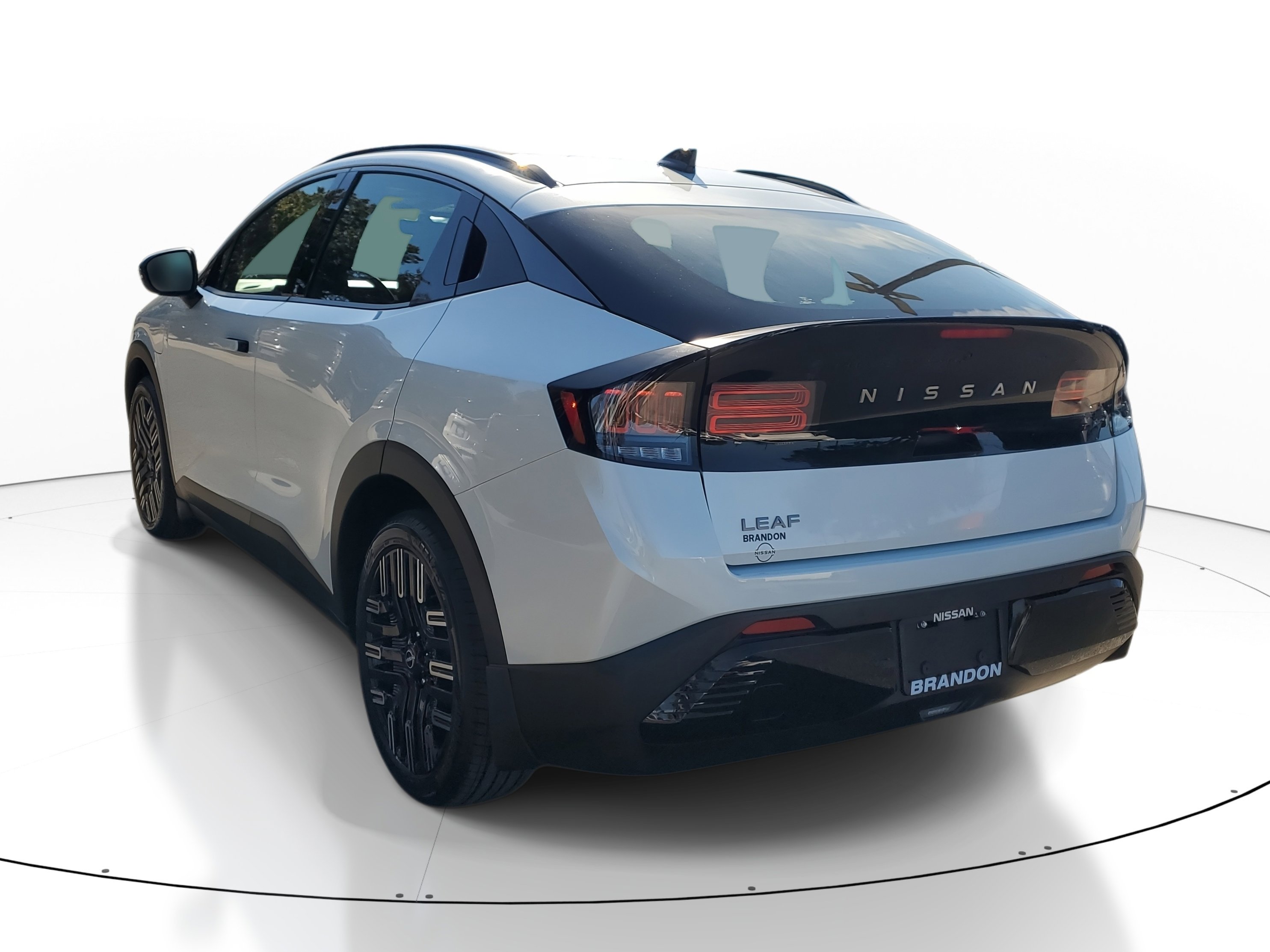 New 2026 Nissan Leaf Platinum+ w/ Cargo Package (Platinum+) image 5