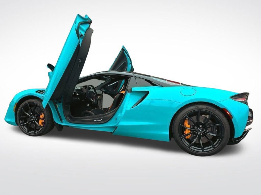 Used 2025 McLaren Artura Spider image 18