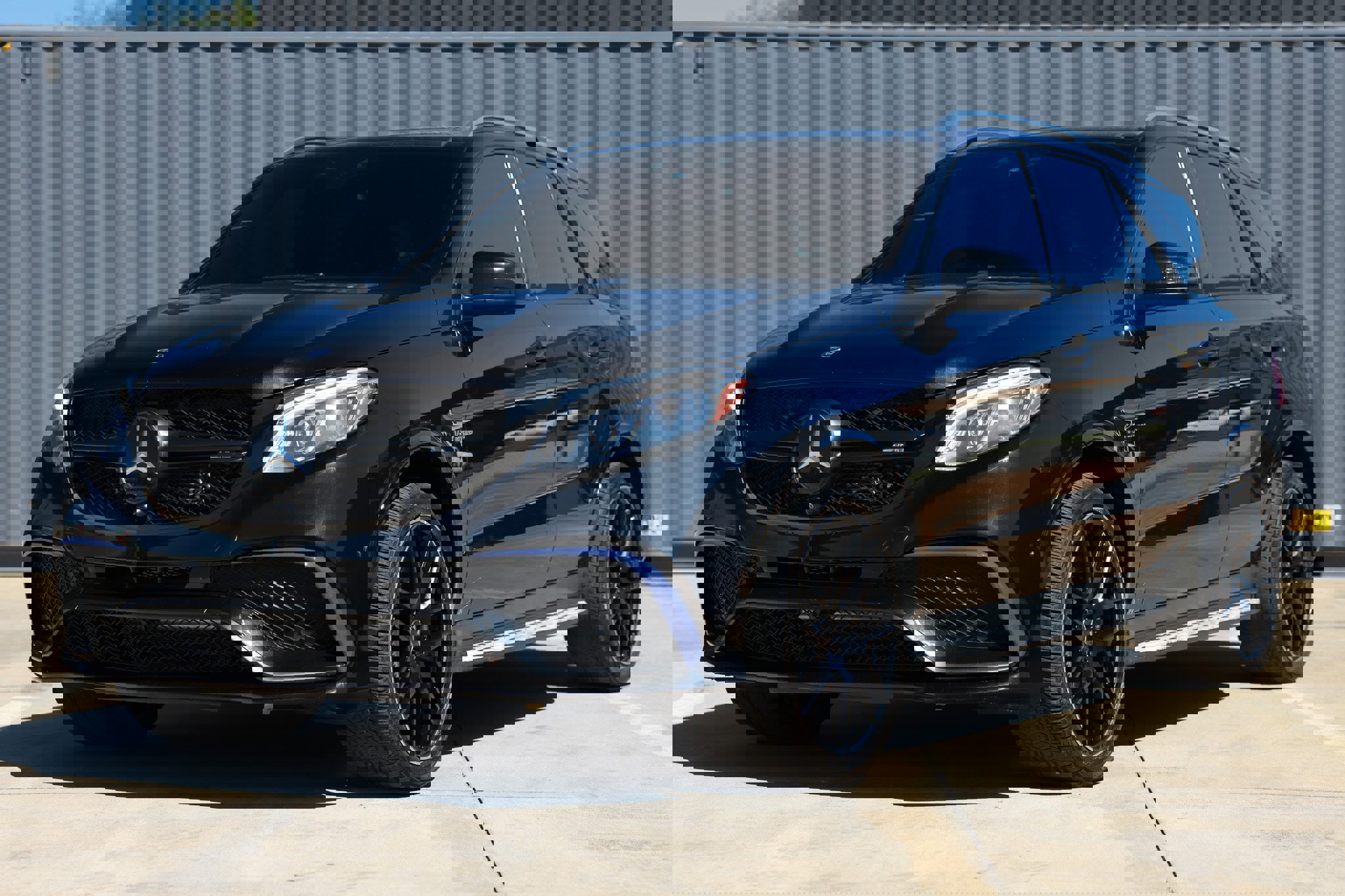 Used 2016 Mercedes-Benz GLE 63 AMG 4MATIC image 4