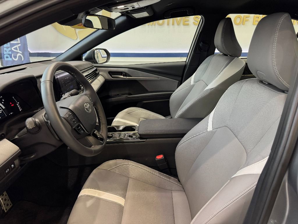 Used 2025 Toyota Camry SE image 22