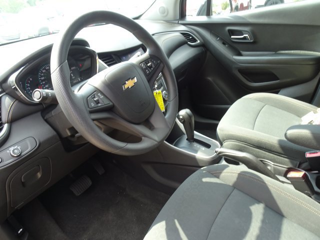 Used 2022 Chevrolet Trax LS w/ Tint and Cruise Package AWD/4WD image 12