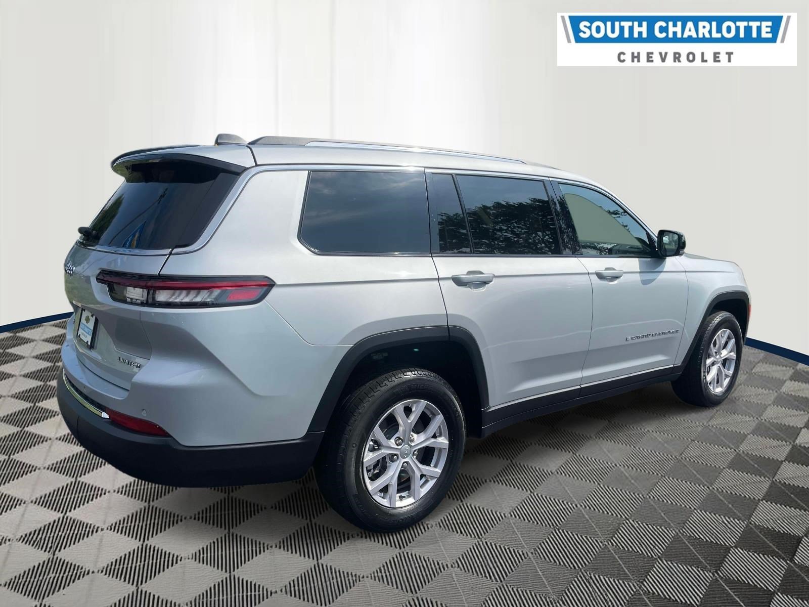 Used 2022 Jeep Grand Cherokee L Limited w/ Luxury Tech Group II AWD/4WD image 4