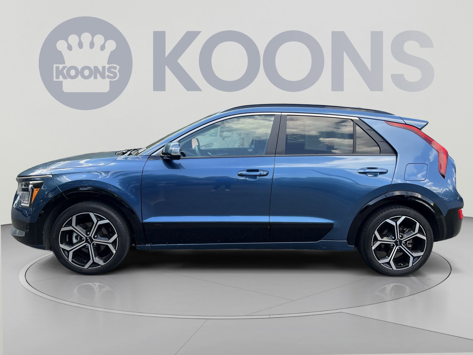 Used 2024 Kia Niro EX Touring FWD image 2