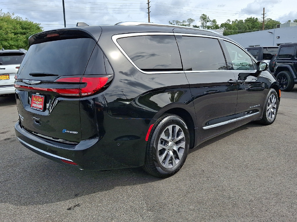 Certified 2025 Chrysler Pacifica Pinnacle FWD image 6