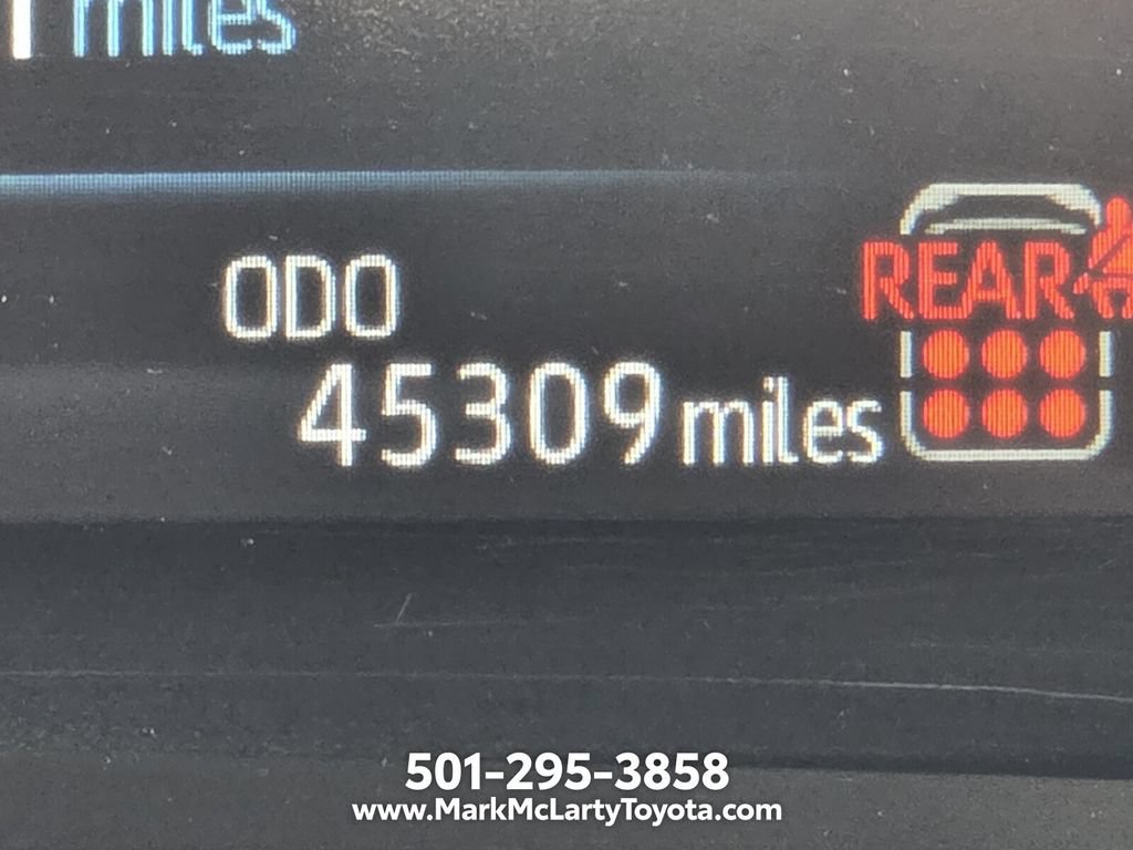 Used 2025 Toyota Sienna LE FWD image 23