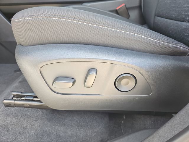 Used 2025 Chevrolet Traverse LT w/ Driver Confidence Package image 18