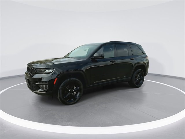 Used 2023 Jeep Grand Cherokee Altitude image 4