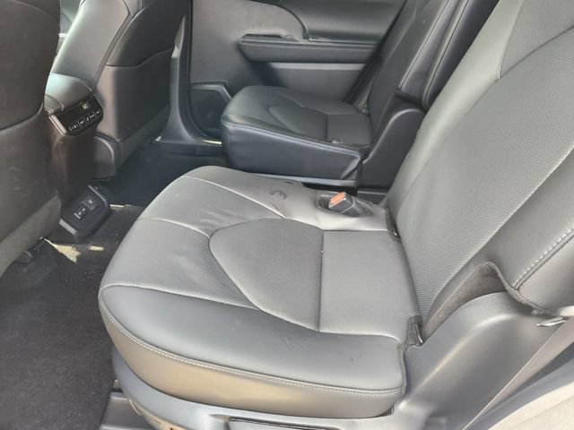 Certified 2025 Toyota Highlander Limited FWD image 30