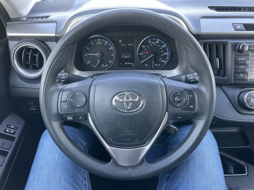 Used 2018 Toyota RAV4 LE image 19