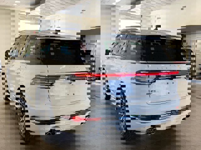 New 2025 Lincoln Aviator AWD w/ Jet Appearance Package image 5