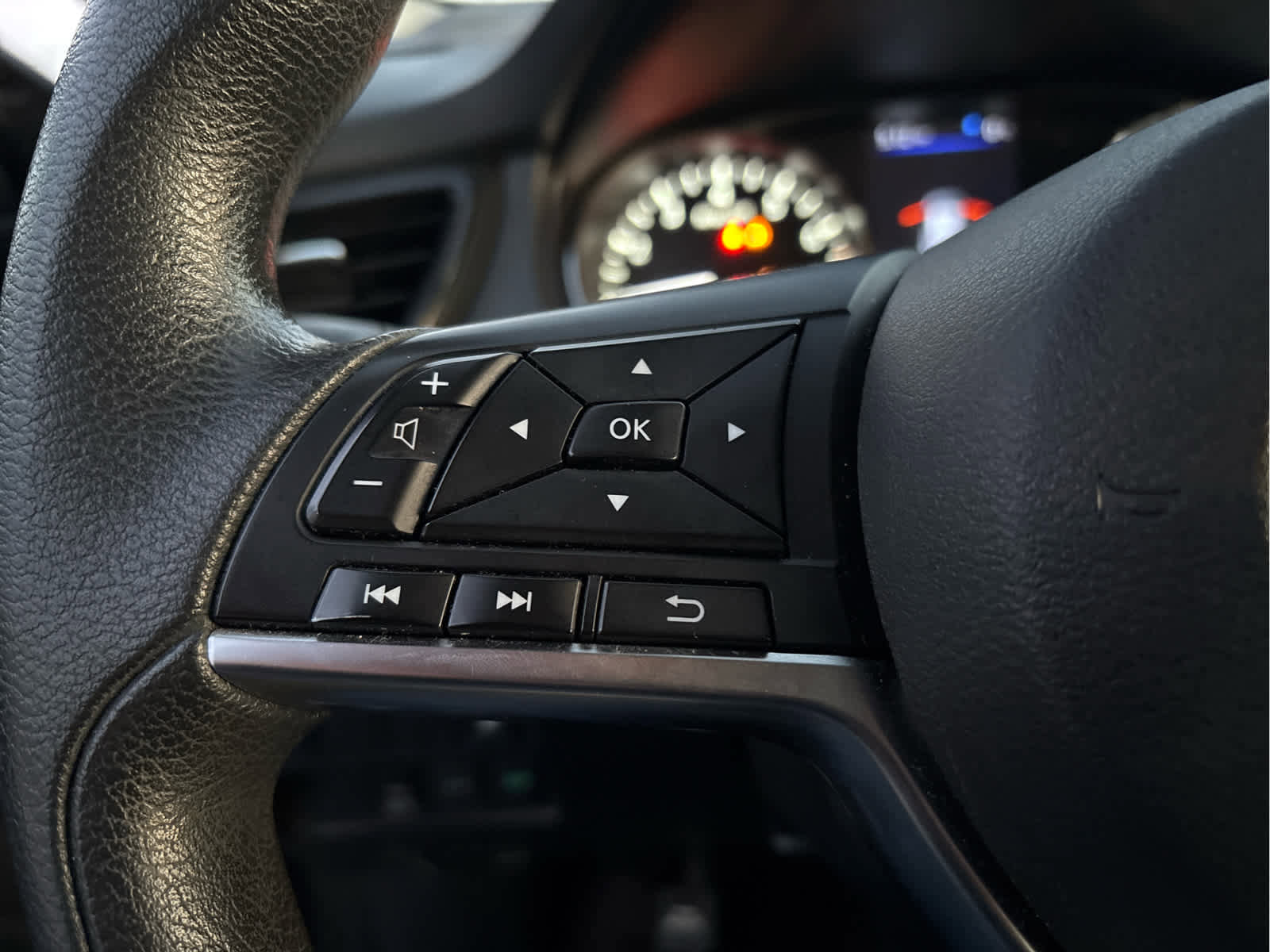 Used 2018 Nissan Rogue S image 26