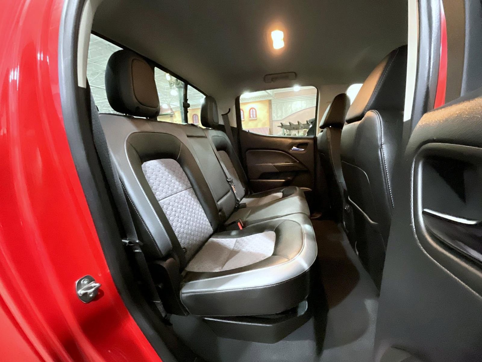 Used 2020 Chevrolet Colorado Z71 AWD/4WD image 18