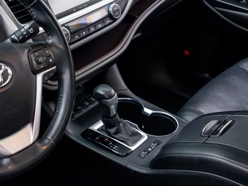 Used 2018 Toyota Highlander Limited image 12