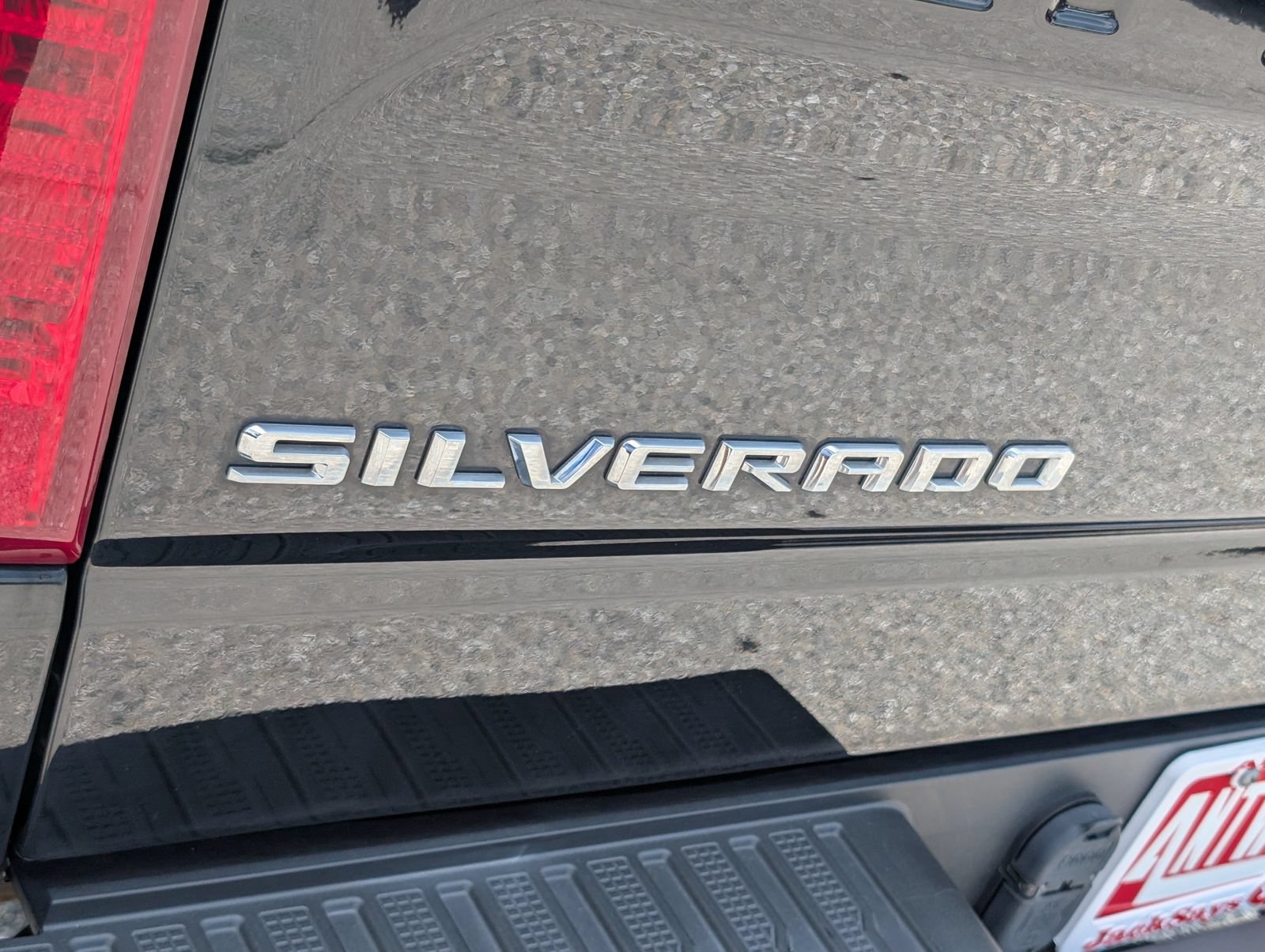Used 2023 Chevrolet Silverado 1500 LT AWD/4WD image 9