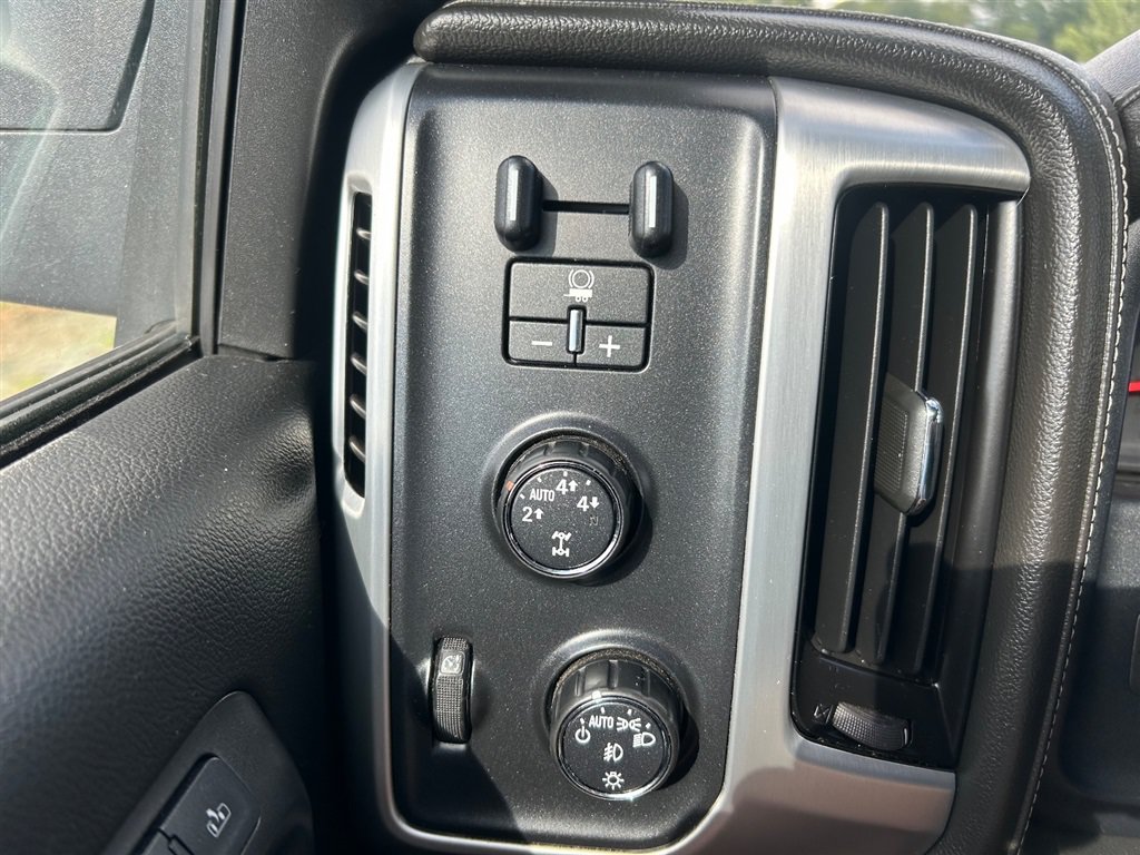 Used 2016 GMC Sierra 1500 SLT w/ Enhanced Driver Alert Package AWD/4WD image 31