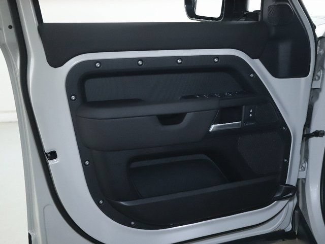 Used 2026 Land Rover Defender 110 S AWD/4WD image 31