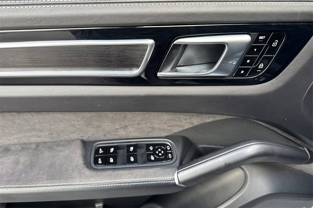 Used 2021 Porsche Cayenne GTS image 14