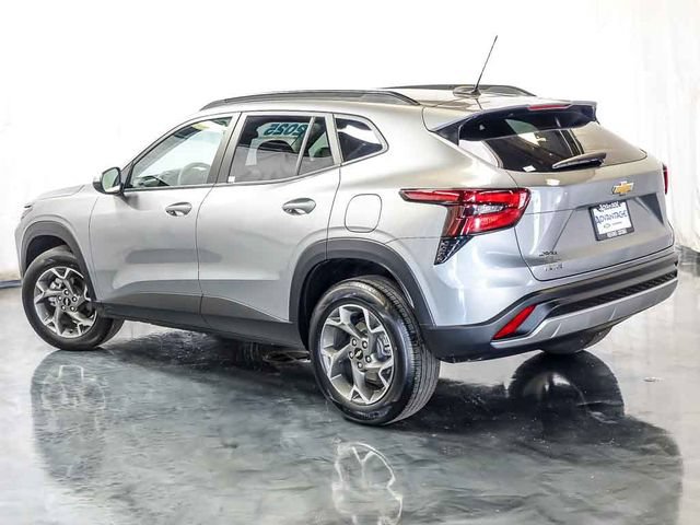 Certified 2025 Chevrolet Trax LT FWD image 9