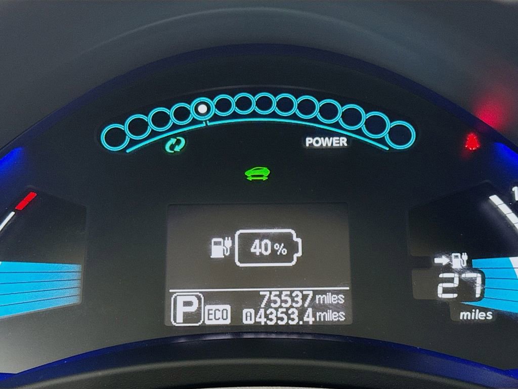 Used 2015 Nissan Leaf SV FWD image 14
