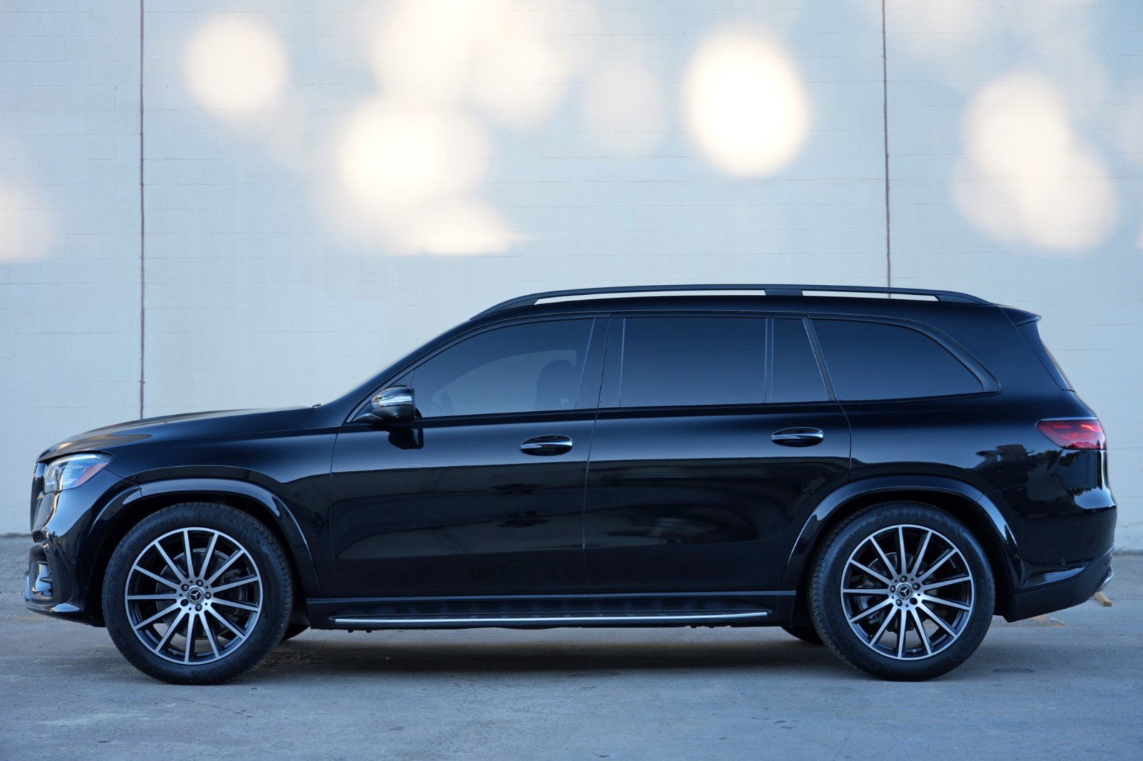 Used 2025 Mercedes-Benz GLS 580 4MATIC image 9