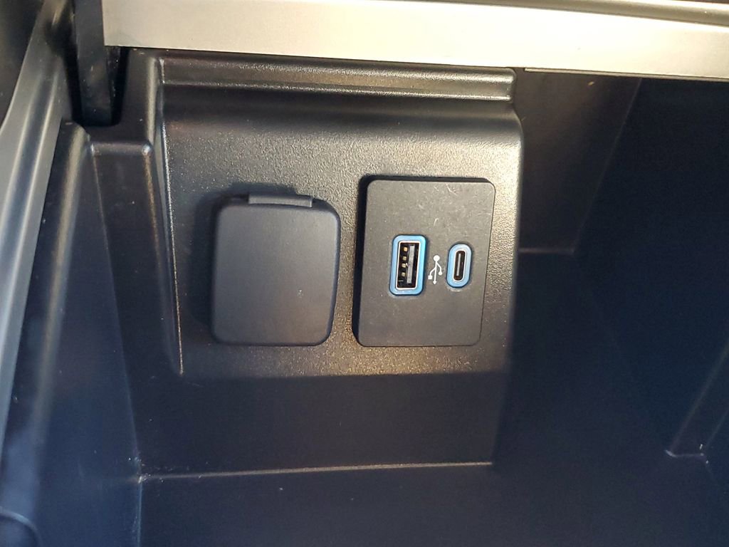 Used 2022 Ford Explorer XLT image 27