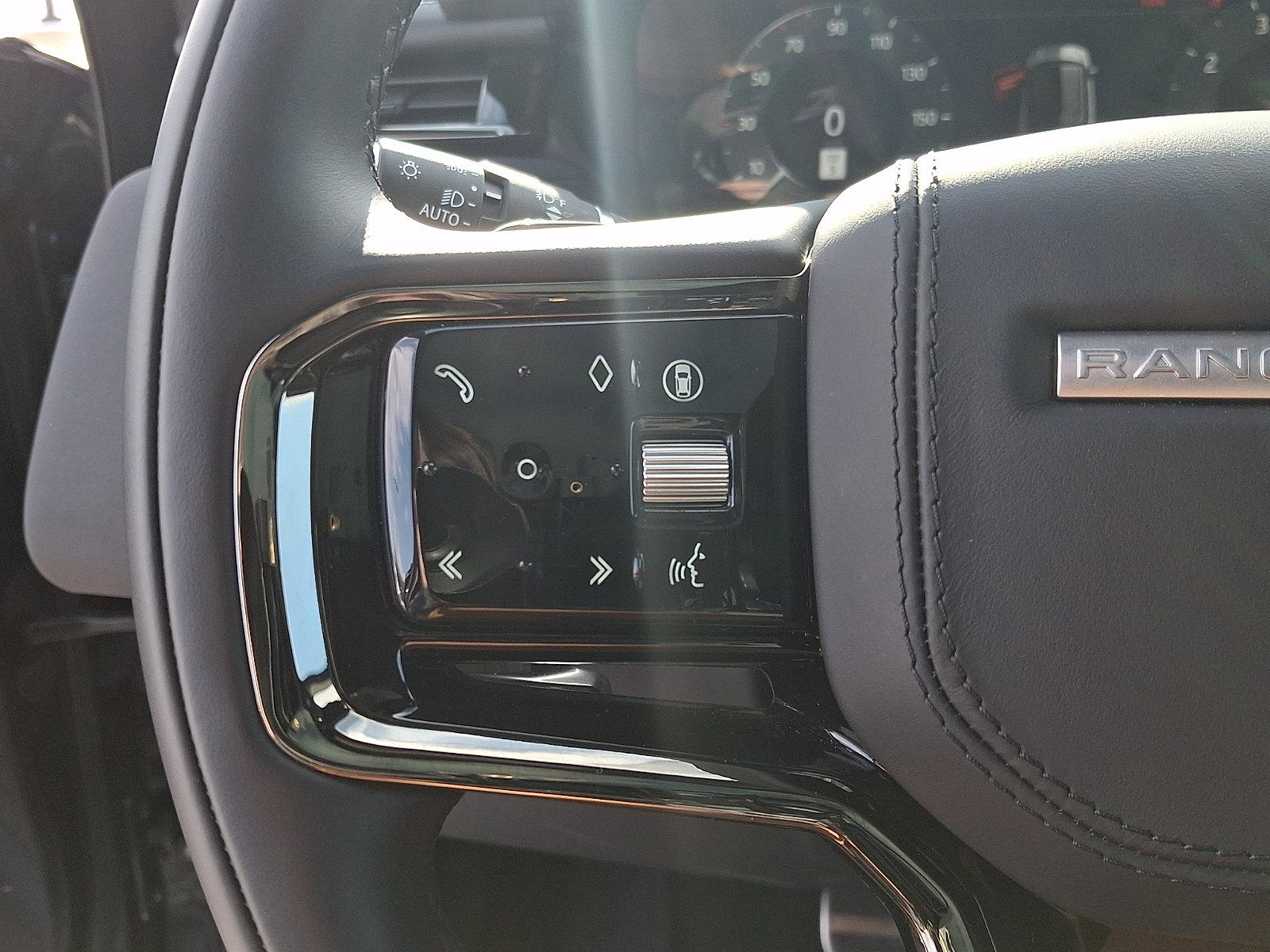 Used 2026 Land Rover Range Rover Velar Dynamic SE image 22