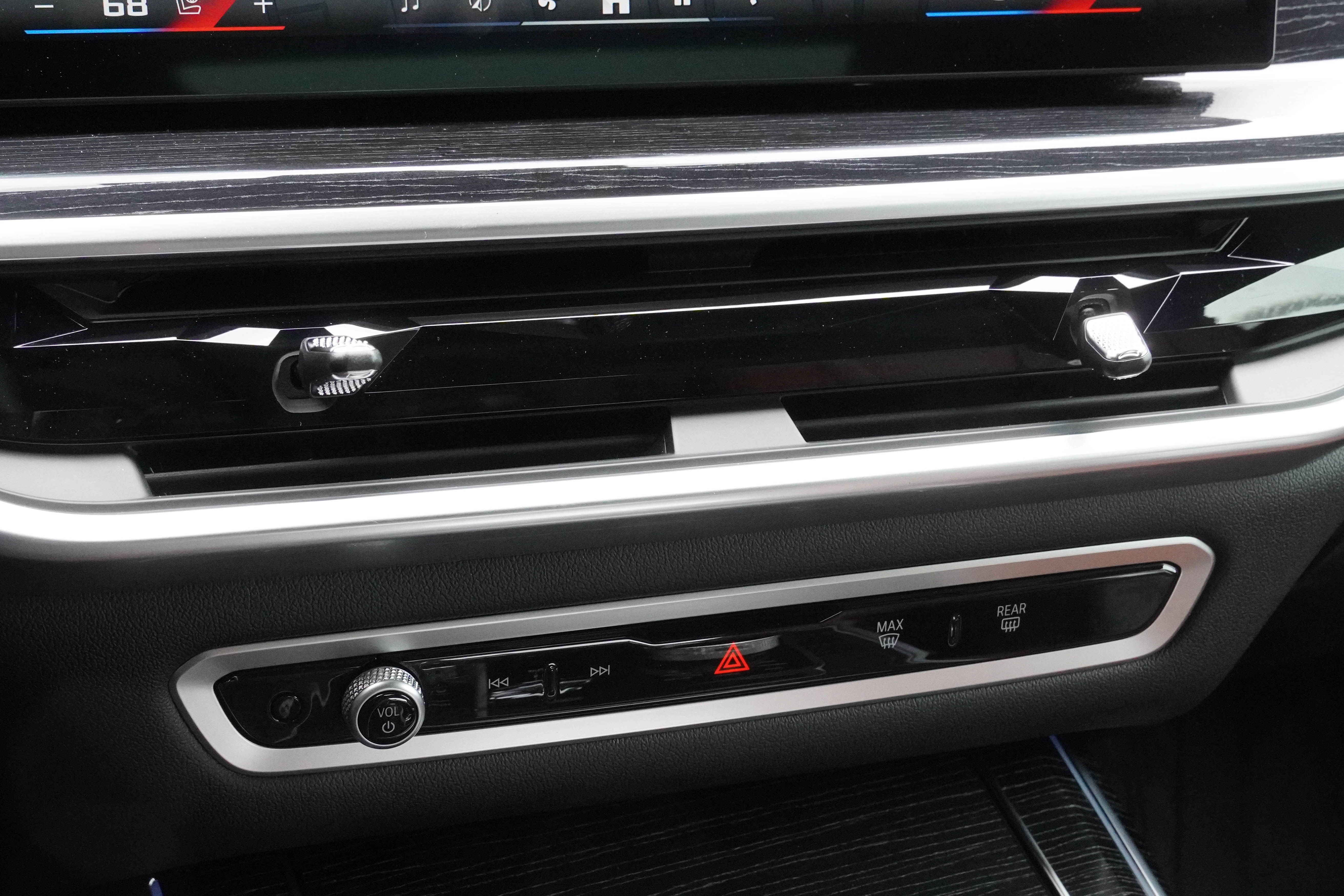 Certified 2024 BMW X7 M60i w/ Executive Package image 29