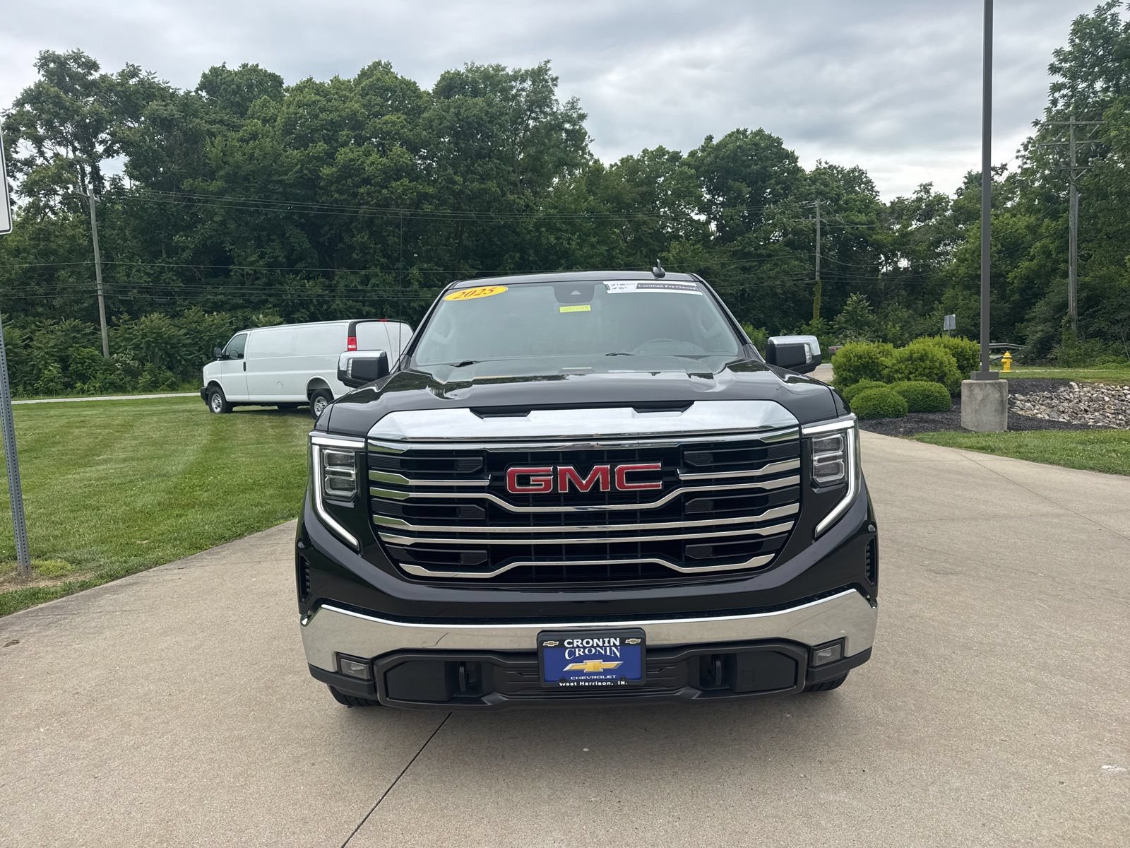 Used 2025 GMC Sierra 1500 SLT AWD/4WD image 2