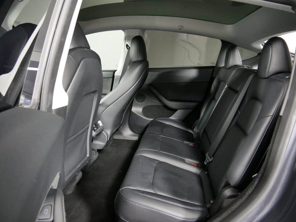 Used 2023 Tesla Model Y Performance AWD/4WD image 16