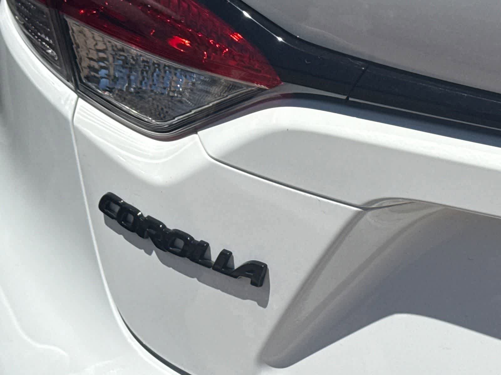 Used 2025 Toyota Corolla LE FWD image 11