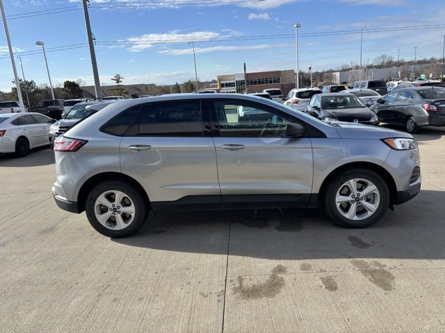 Used 2021 Ford Edge SE image 4