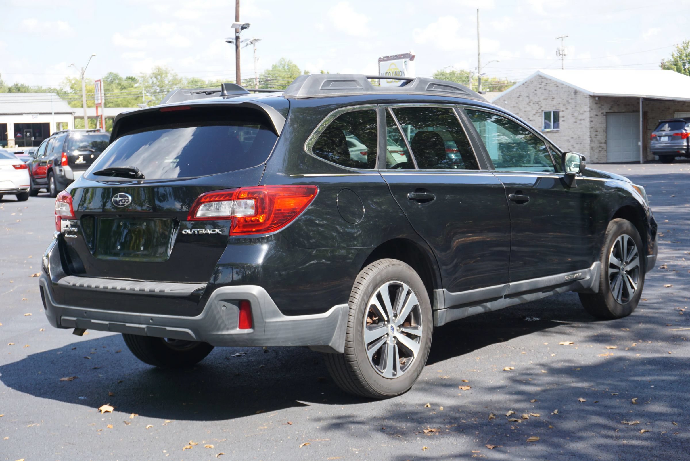 Used 2018 Subaru Outback 2.5i Limited AWD/4WD image 5