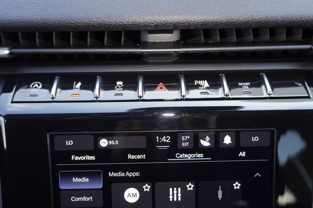 Used 2023 Jeep Grand Cherokee L Laredo image 18