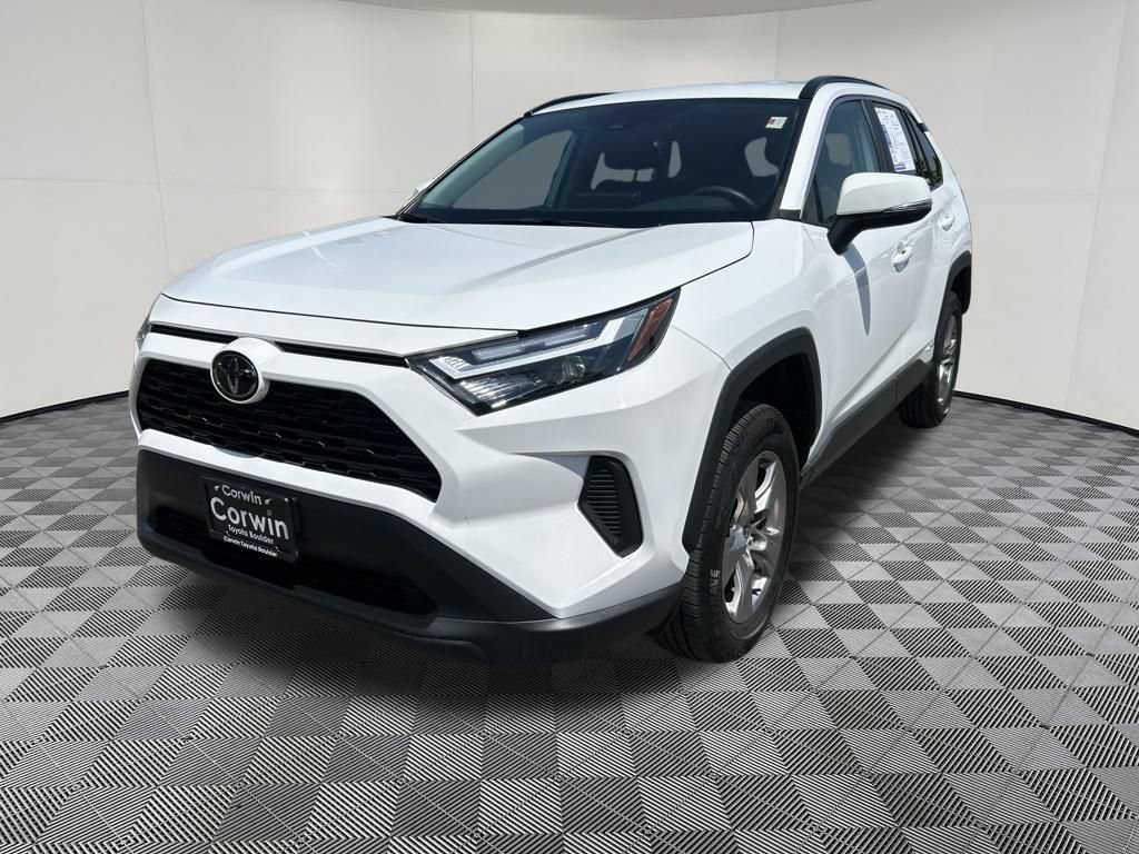 Used 2025 Toyota RAV4 XLE AWD/4WD image 3