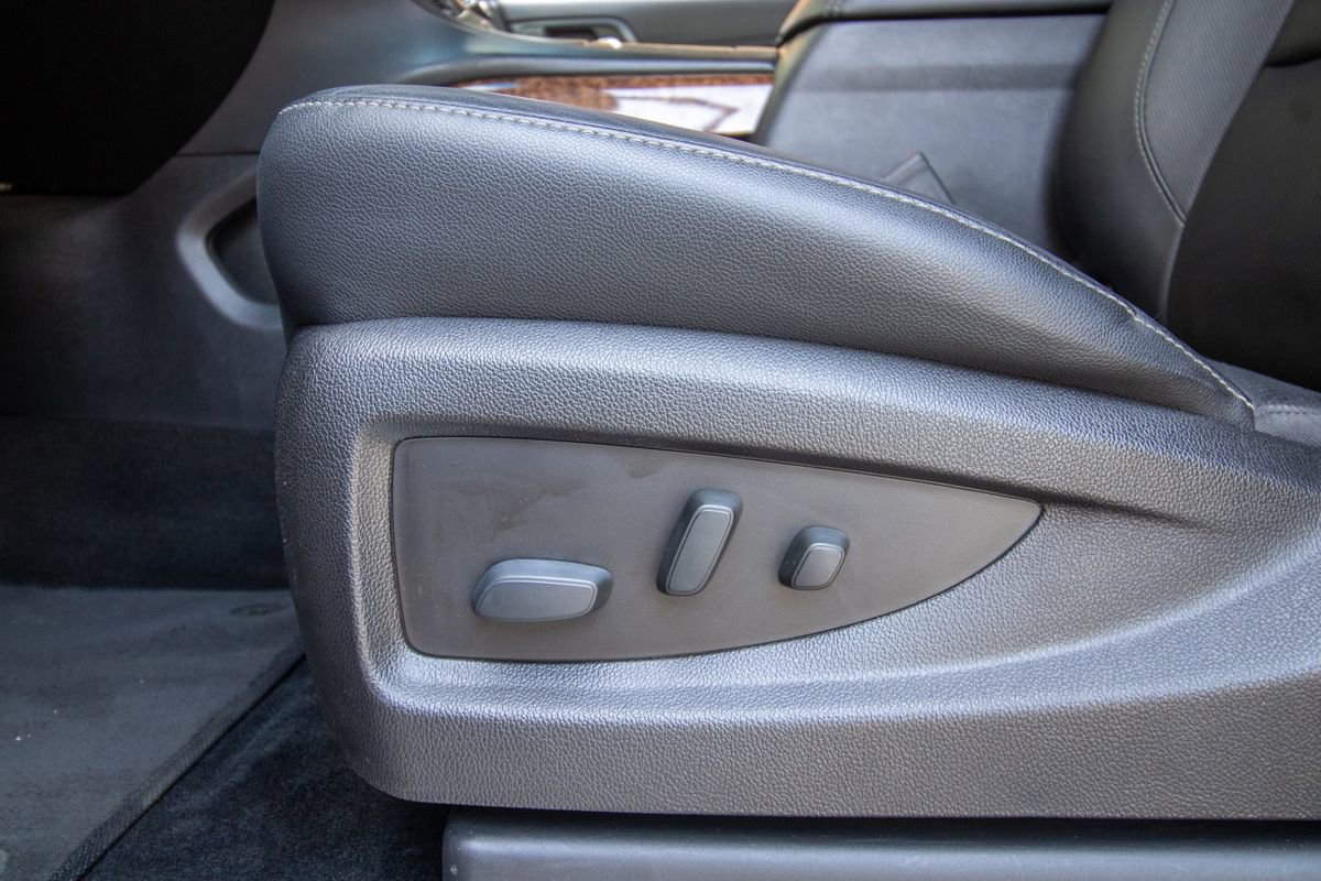 Used 2017 Chevrolet Suburban Premier AWD/4WD image 16