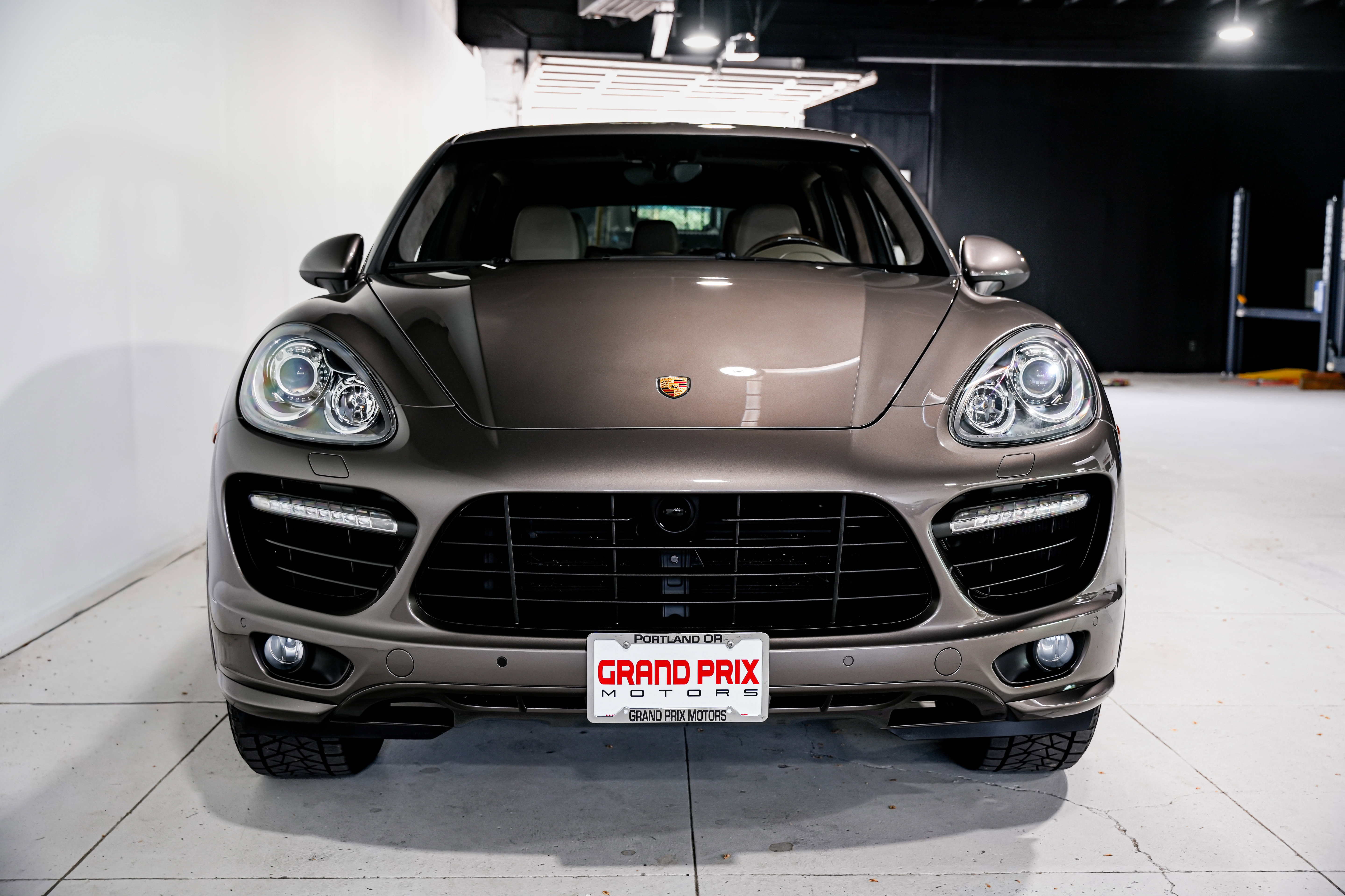 Used 2013 Porsche Cayenne Turbo AWD/4WD image 5