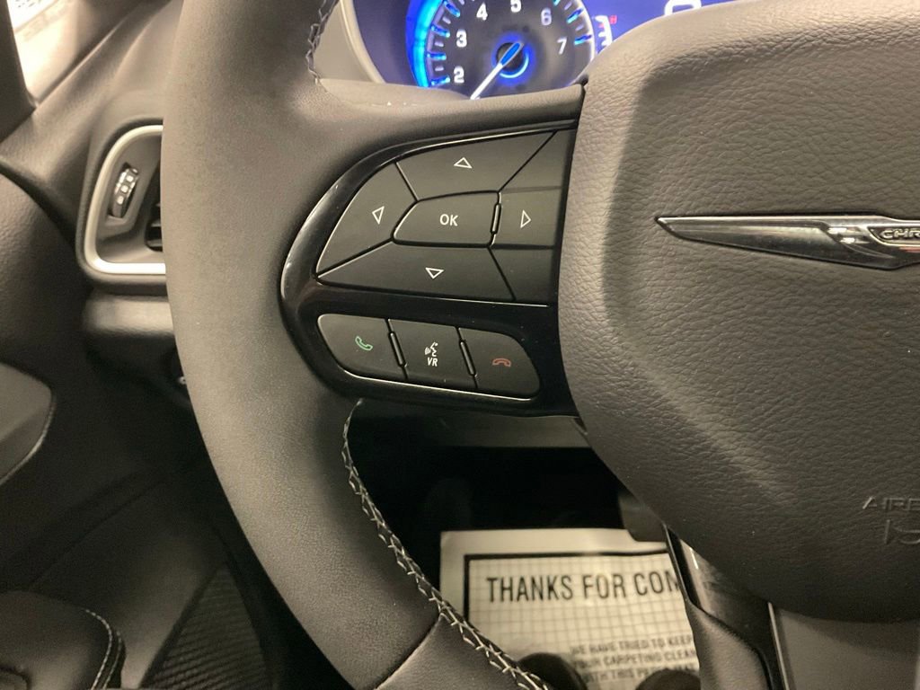 Used 2023 Chrysler Pacifica Touring-L w/ Uconnect Theater Family Group FWD image 21