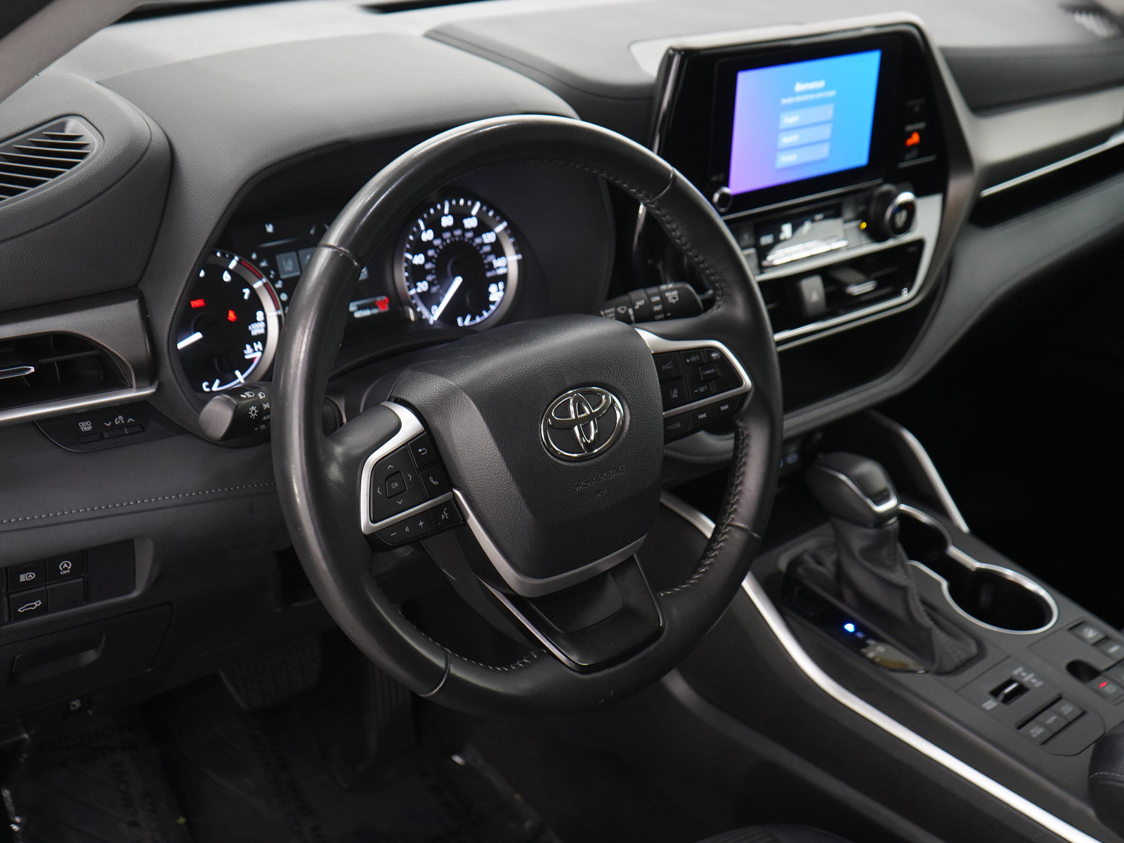 Used 2024 Toyota Highlander LE AWD/4WD image 22