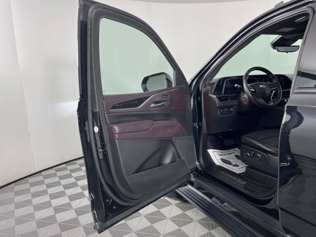 Used 2022 Cadillac Escalade Sport Platinum w/ LPO, ONYX Package AWD/4WD image 18