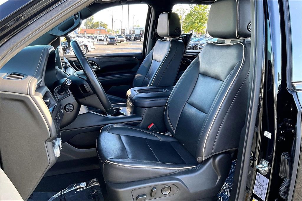 Used 2022 GMC Yukon SLT w/ SLT Premium Package image 10